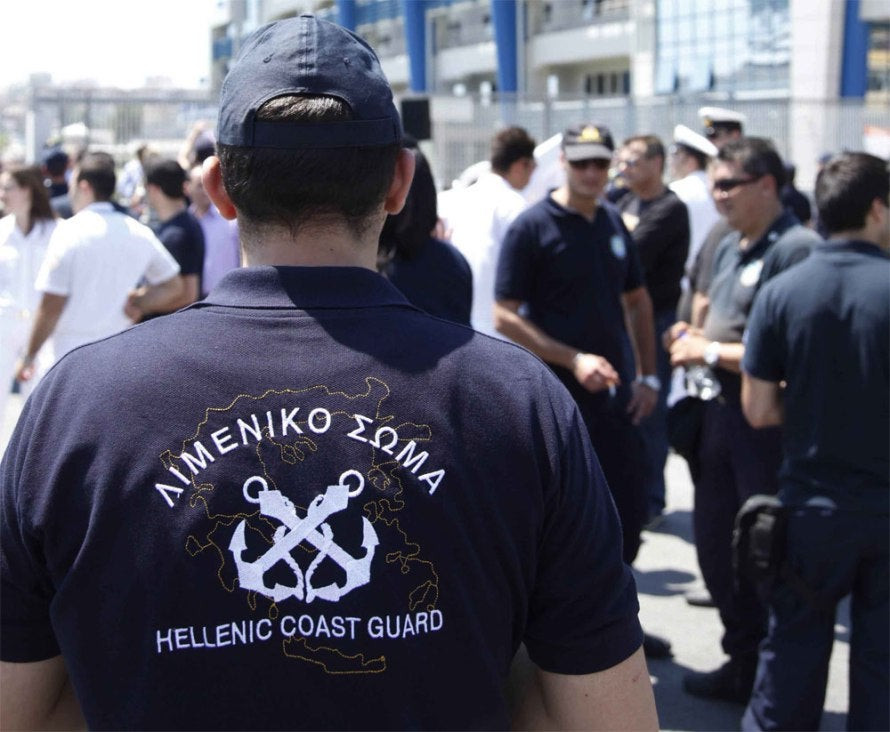 «Καημένος» πρόσφυγας επιχείρησε να ξεκοιλιάσει «λιμενικό»